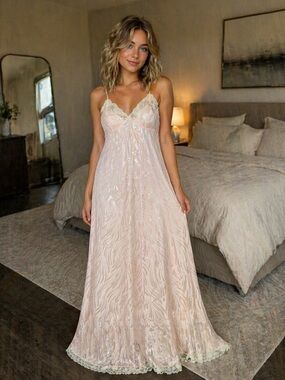 LUCIE ANN Vtg 90’s Blush Pink Silk Lace-Trim Chemise Maxi Nightgown Sleepwear M
